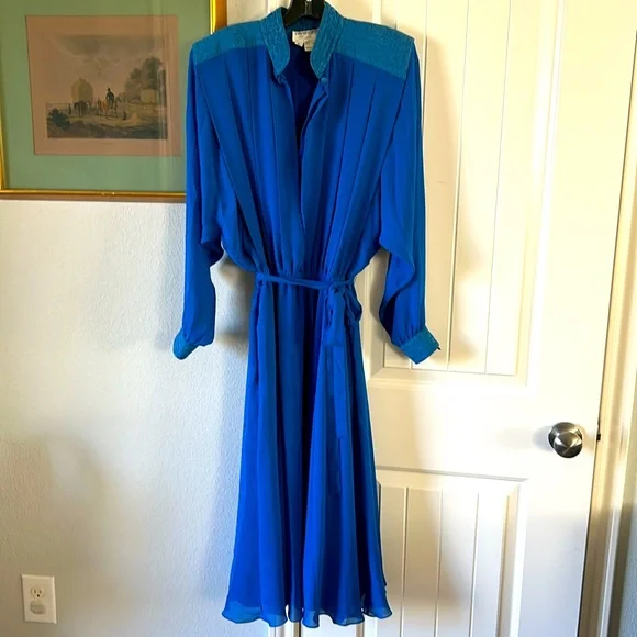 Vintage Beautiful Blue Pierre Cardin 100% silk dress - Picture 9 of 10